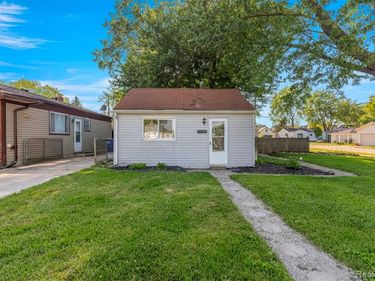 8279 Hugh Street, Westland, MI 48185