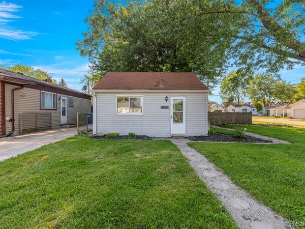 8279 Hugh Street , Westland, MI 48185