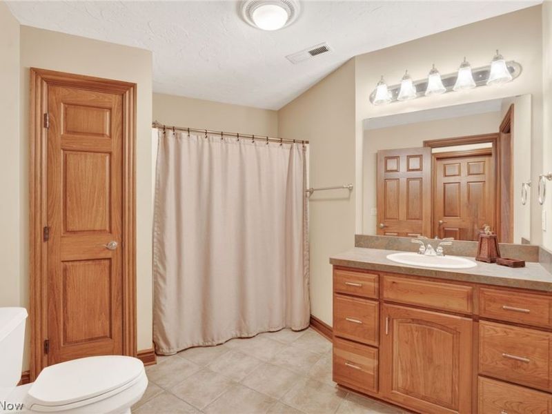 29998 Hilliard Boulevard , Westlake, OH 44145 Photo 17