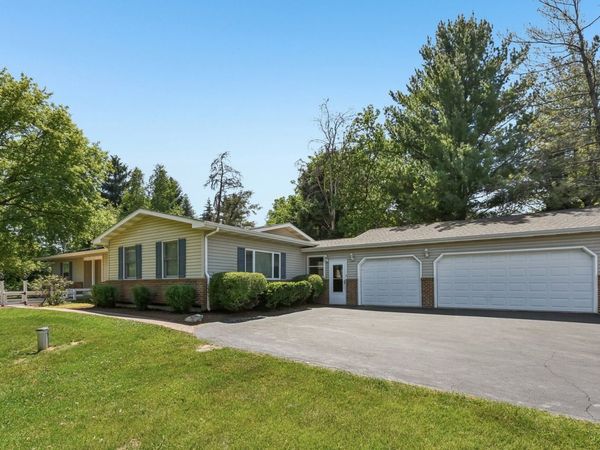 6511 SANDS Road , Crystal Lake, IL 60014
