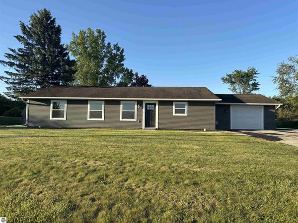 3092 Deerfield E, Mt Pleasant, MI 48858