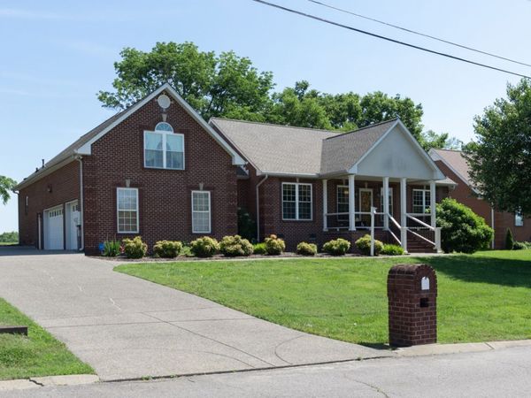 291 Bayhill Dr, Gallatin, TN 37066