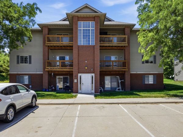 2272 Holiday Road , Unit 606, Coralville, IA 52241
