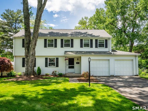71 Bainton , West Hartford, CT 06117