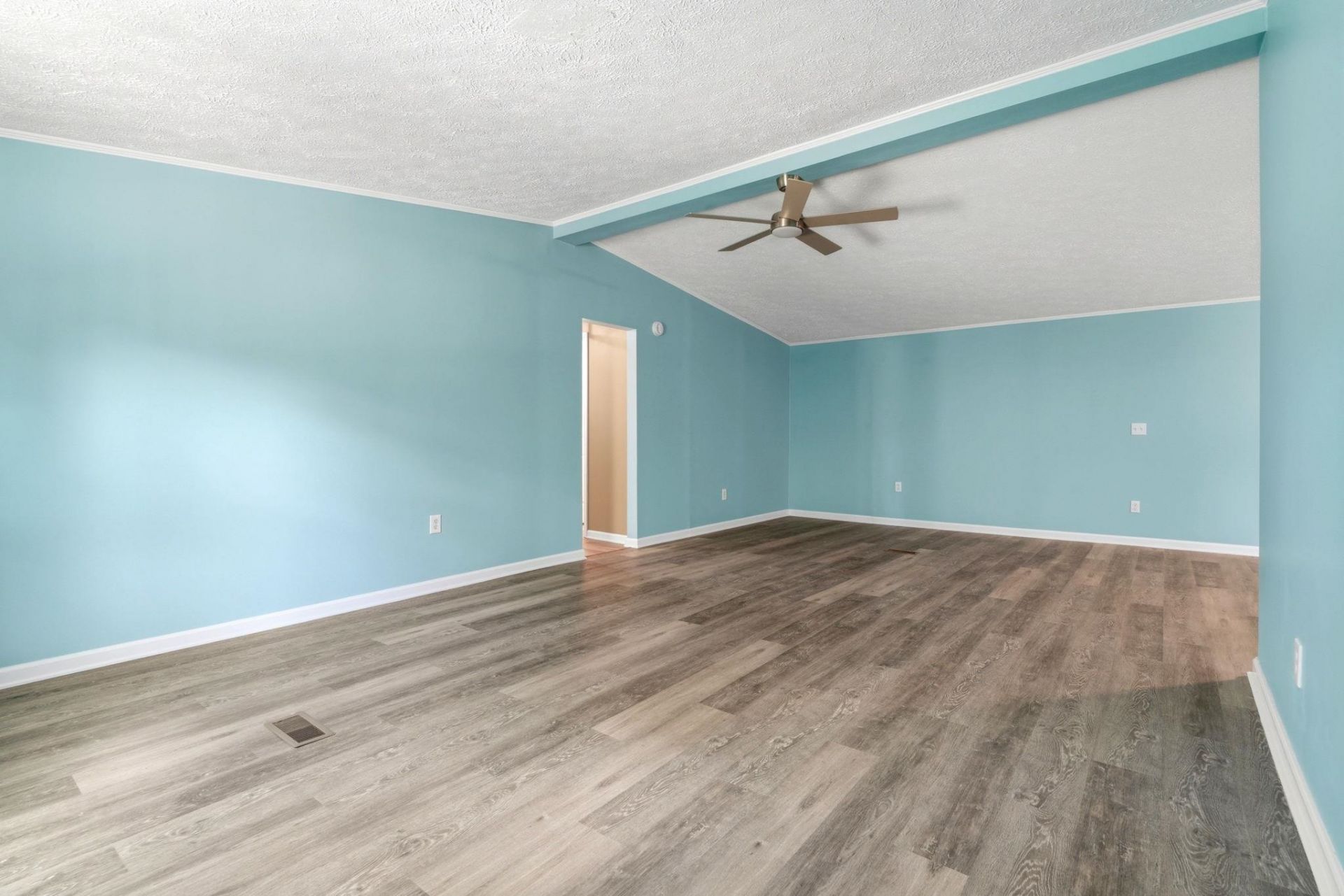 6820 Shady Grove Rd.  Photo 13