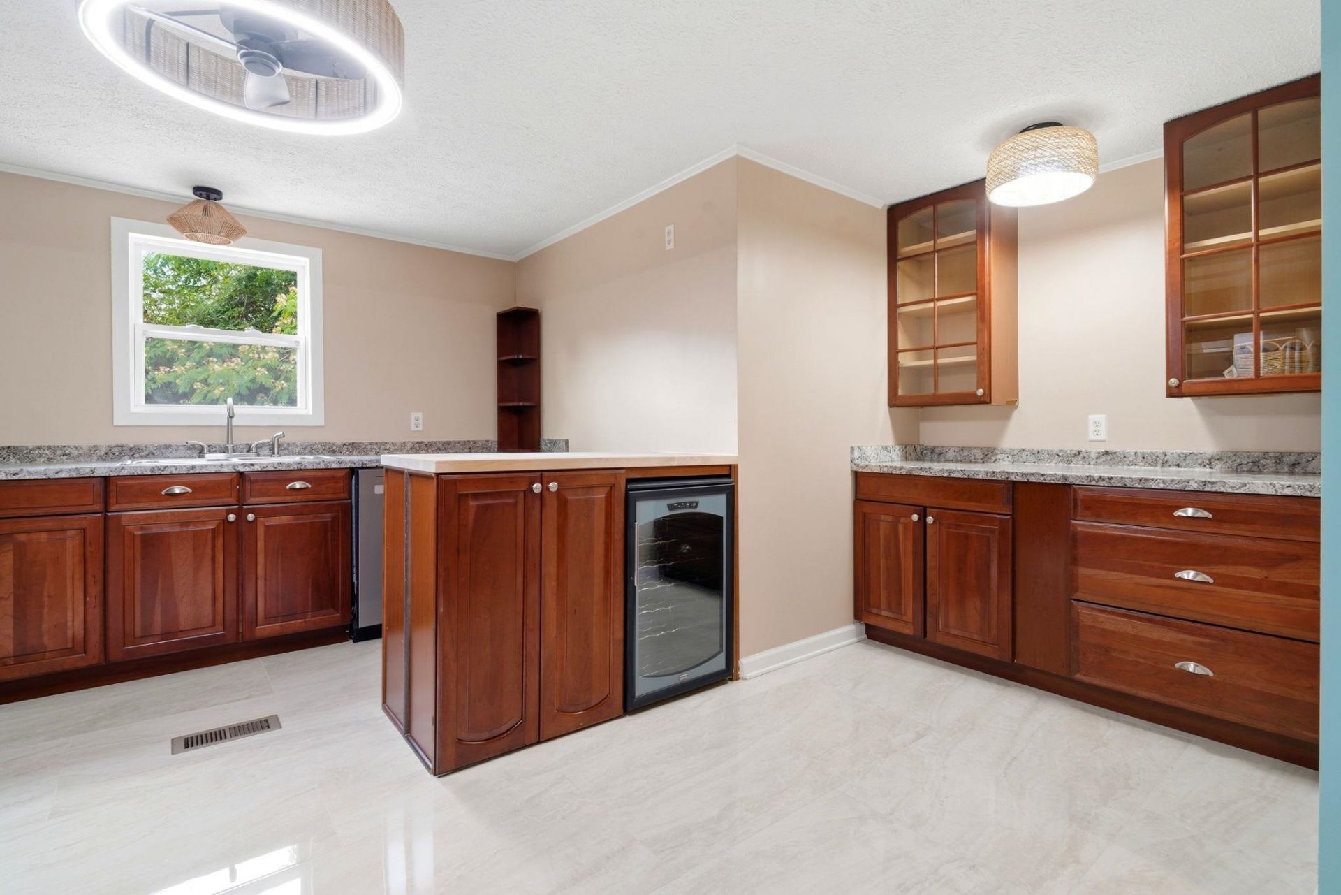 6820 Shady Grove Rd.  Photo 17