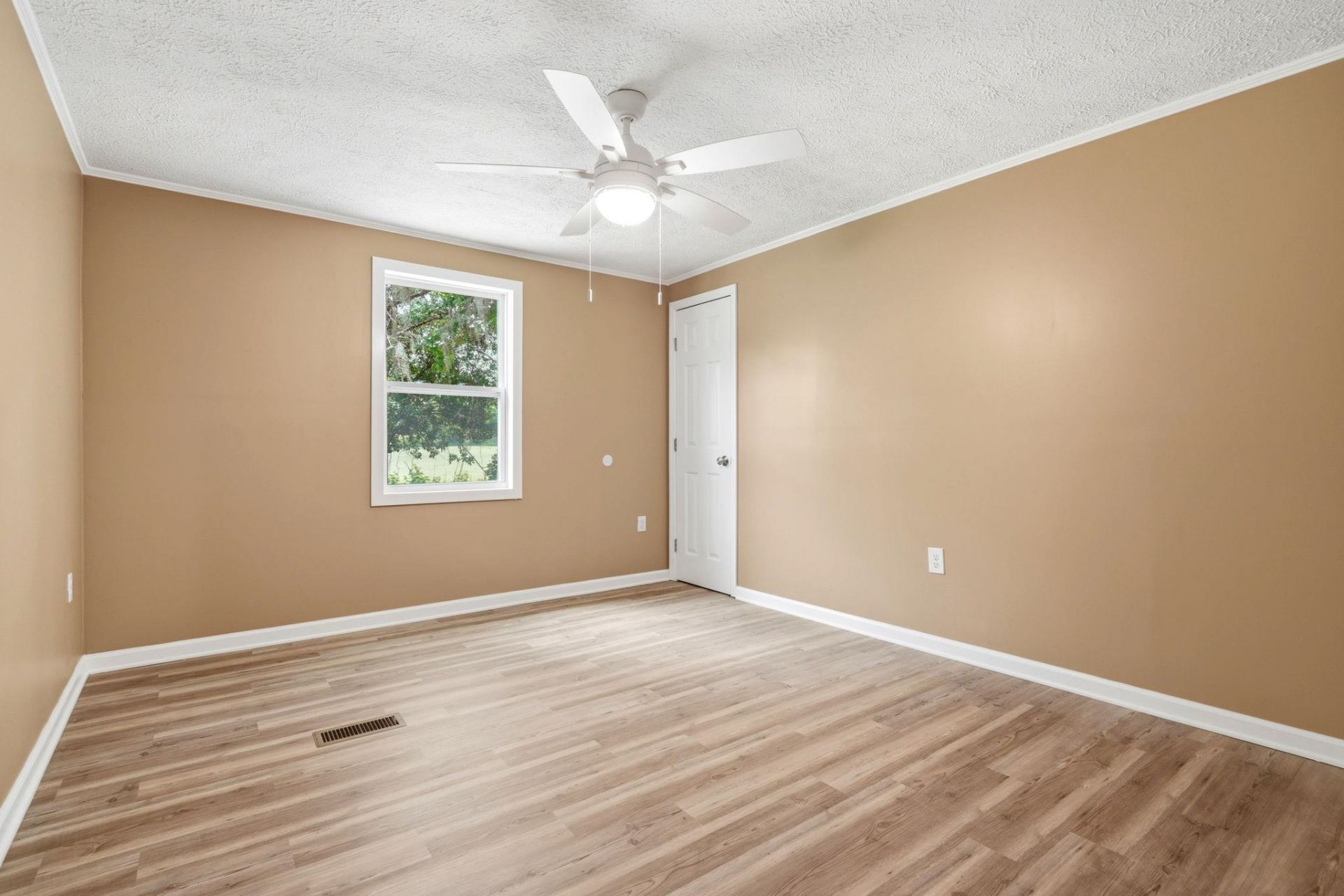 6820 Shady Grove Rd.  Photo 23