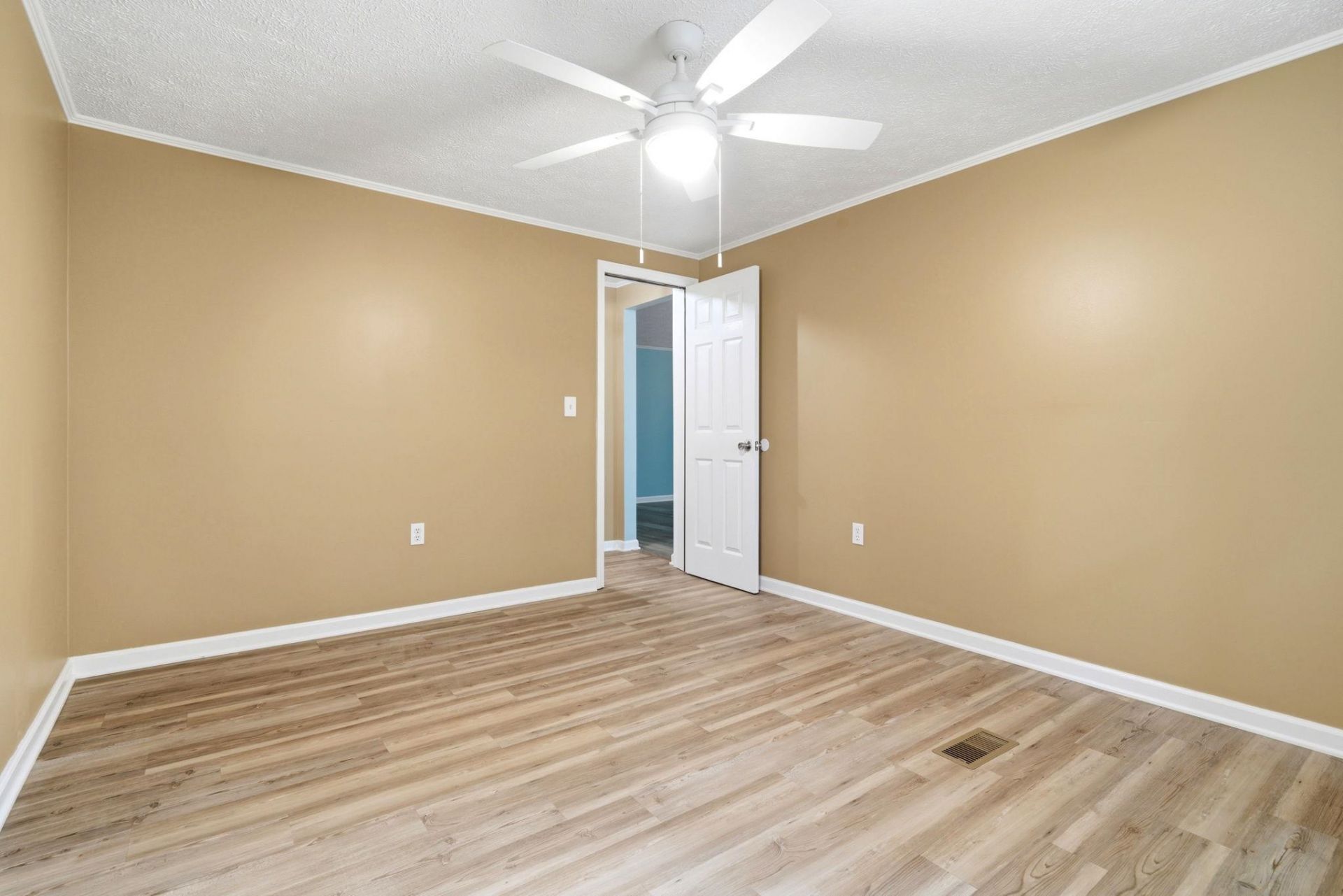 6820 Shady Grove Rd.  Photo 24