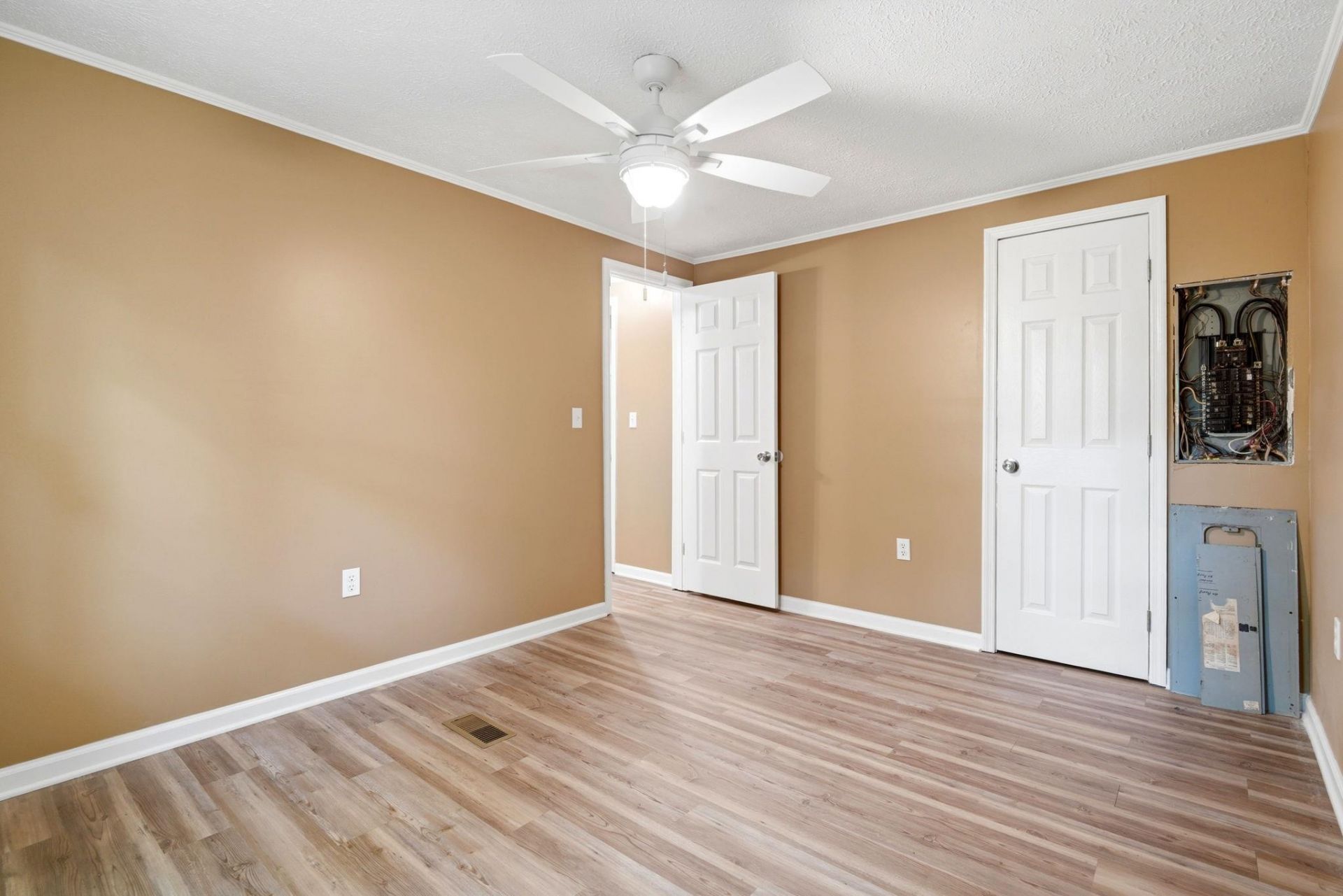 6820 Shady Grove Rd.  Photo 25