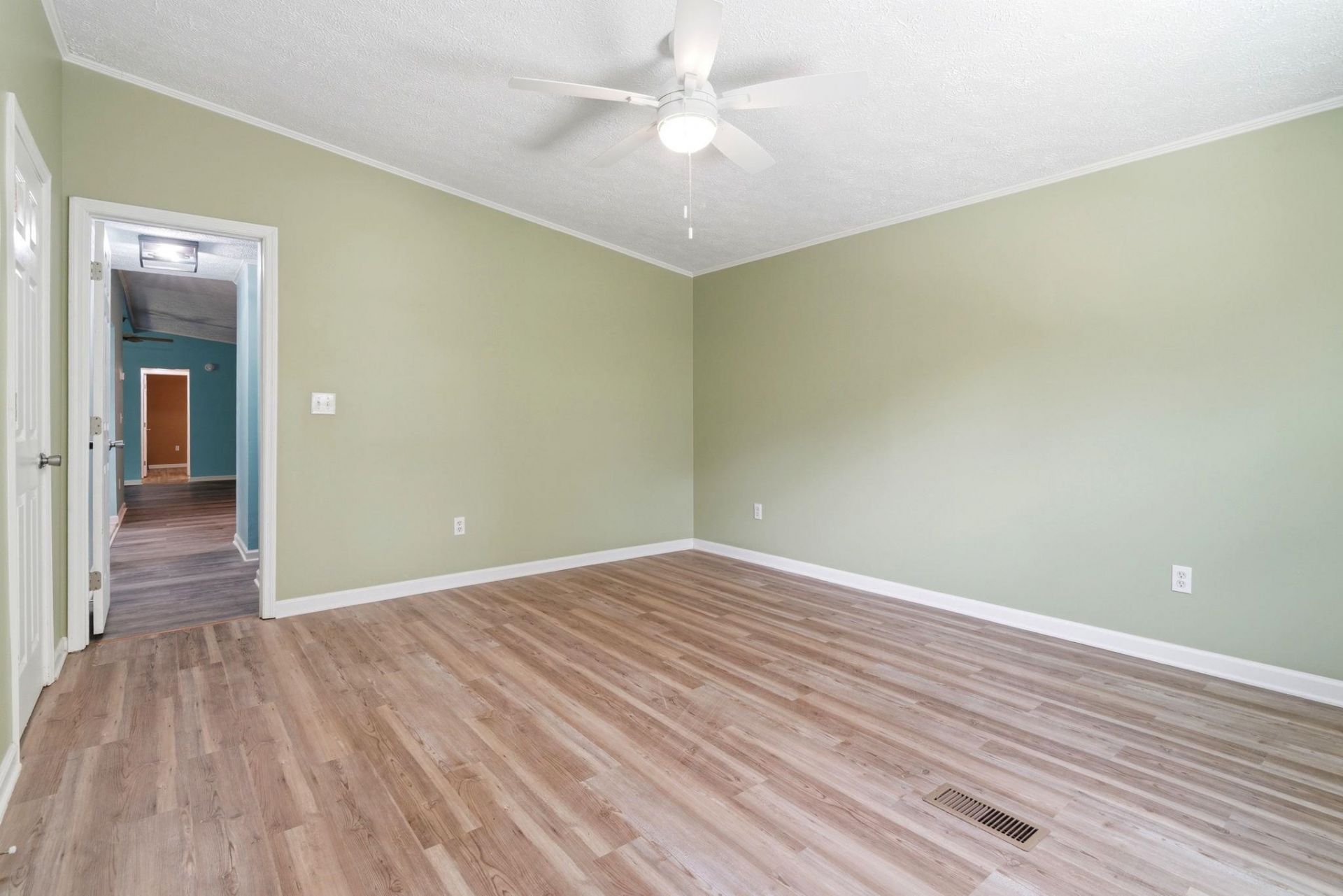 6820 Shady Grove Rd.  Photo 31