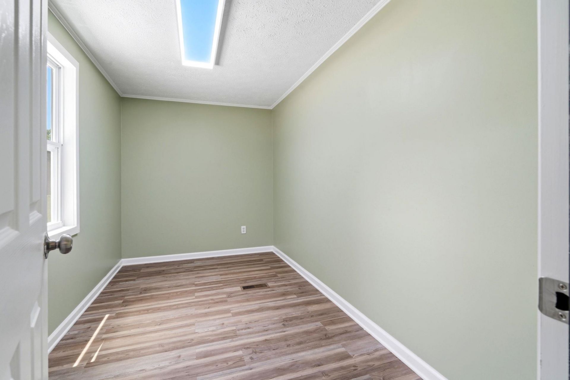 6820 Shady Grove Rd.  Photo 32