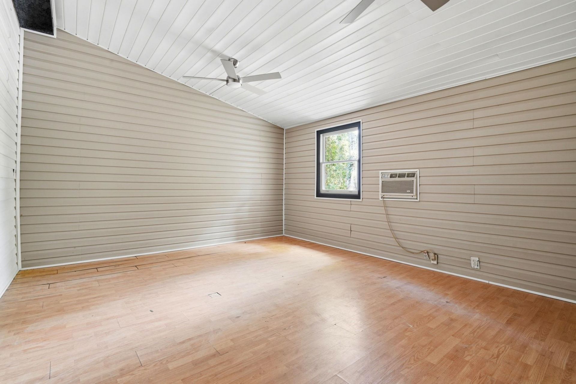 6820 Shady Grove Rd.  Photo 40