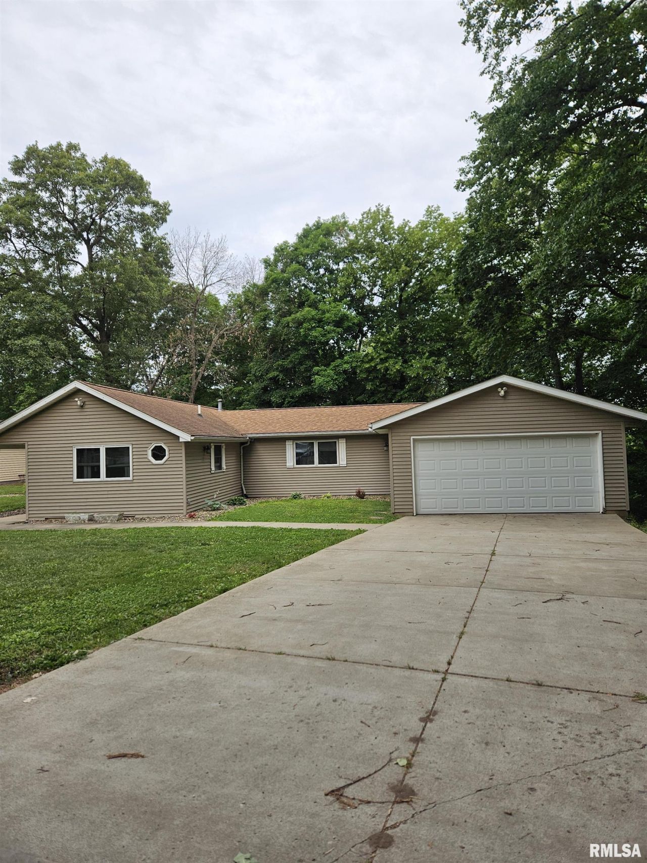 811 N Elbert Court, Hanna City, IL 61536 Main Photo
