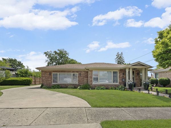 7145 Greenwood Street , Morton Grove, IL 60053