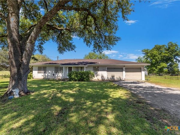 2602 Bootlegger Lane, Yoakum, TX 77995
