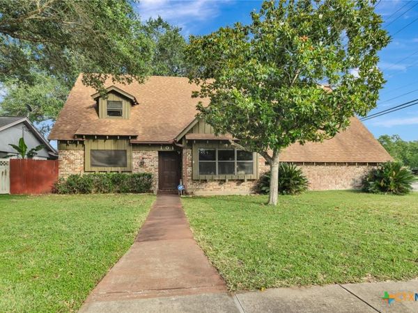 101 N Crescent Drive , Victoria, TX 77901
