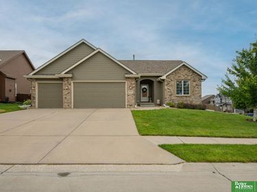 18904 Olive Street, Omaha, NE 68136