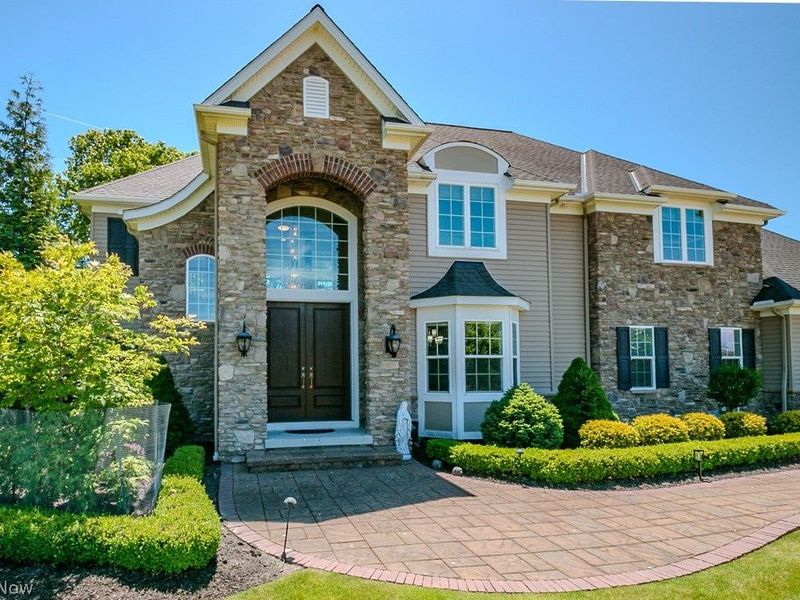 6300 Ox Ridge Trail, Highland Heights, OH 44143 Photo 2