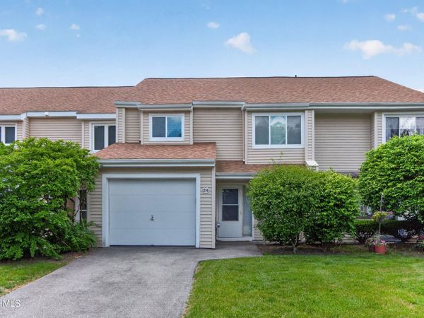 24 Winners Circle, Saratoga Springs, NY 12866