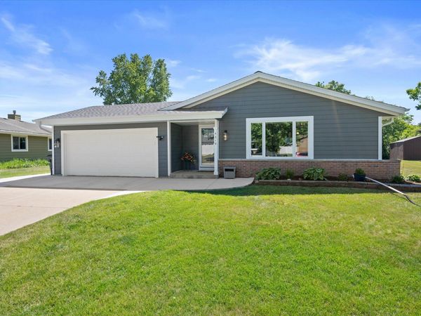 4219 W Pebble Beach Ct, Franklin, WI 53132
