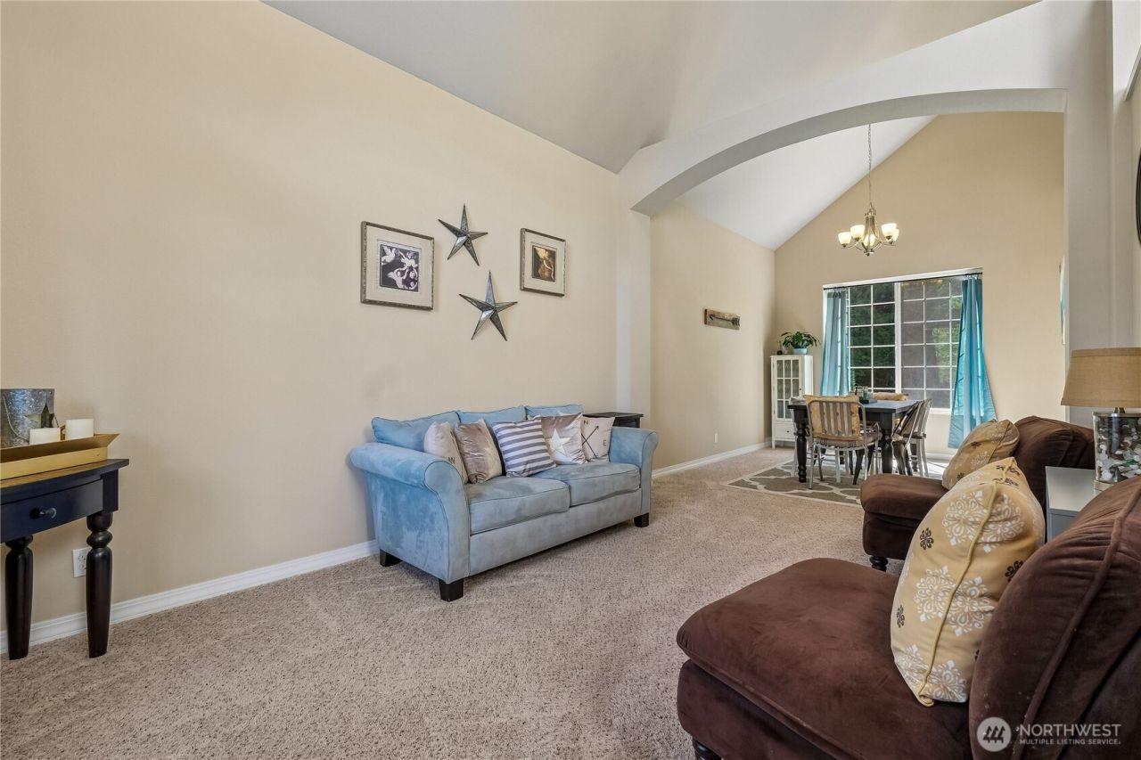 27661 Mcintosh Loop Ne, Kingston, WA 98346