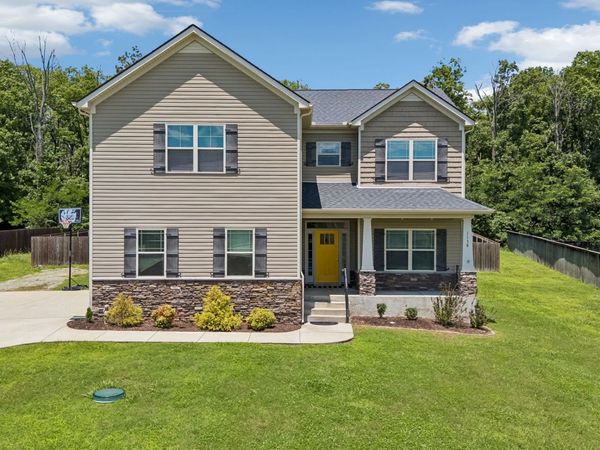 1138 Starhurst Dr , Murfreesboro, TN 37128