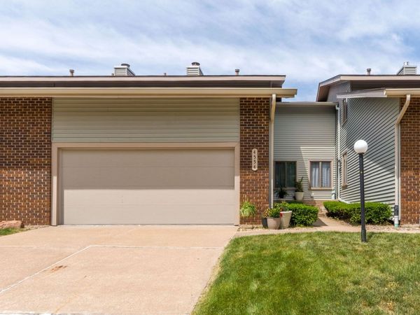 4554 Bunker Hill Drive, Bettendorf, IA 52722