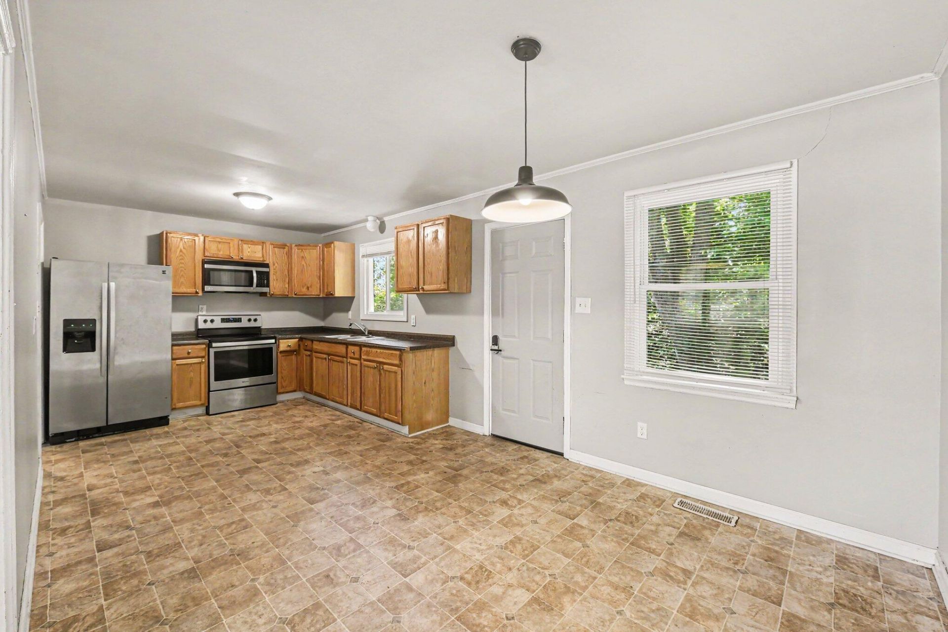 2755 Louise Drive Photo 6