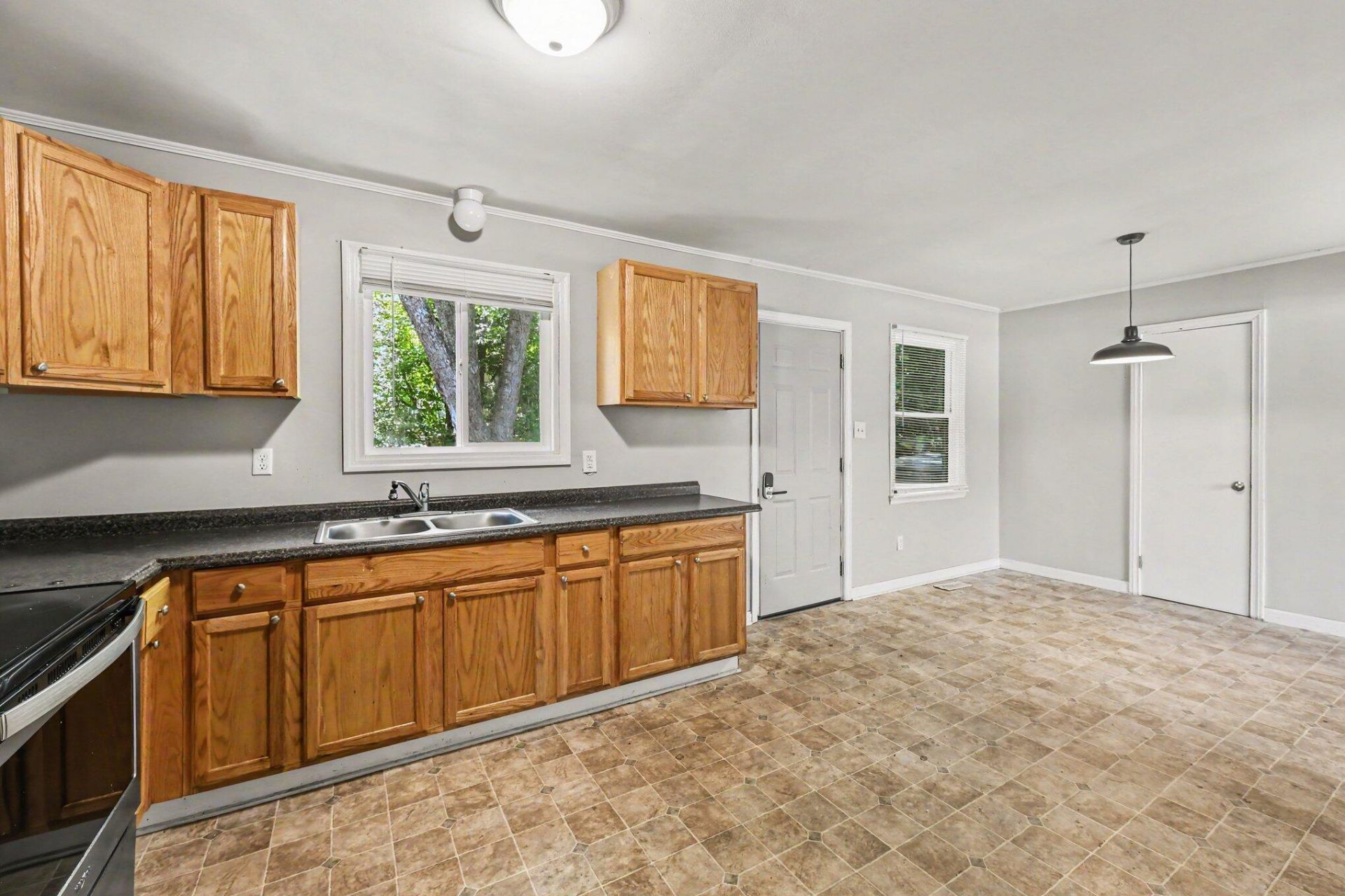 2755 Louise Drive Photo 7