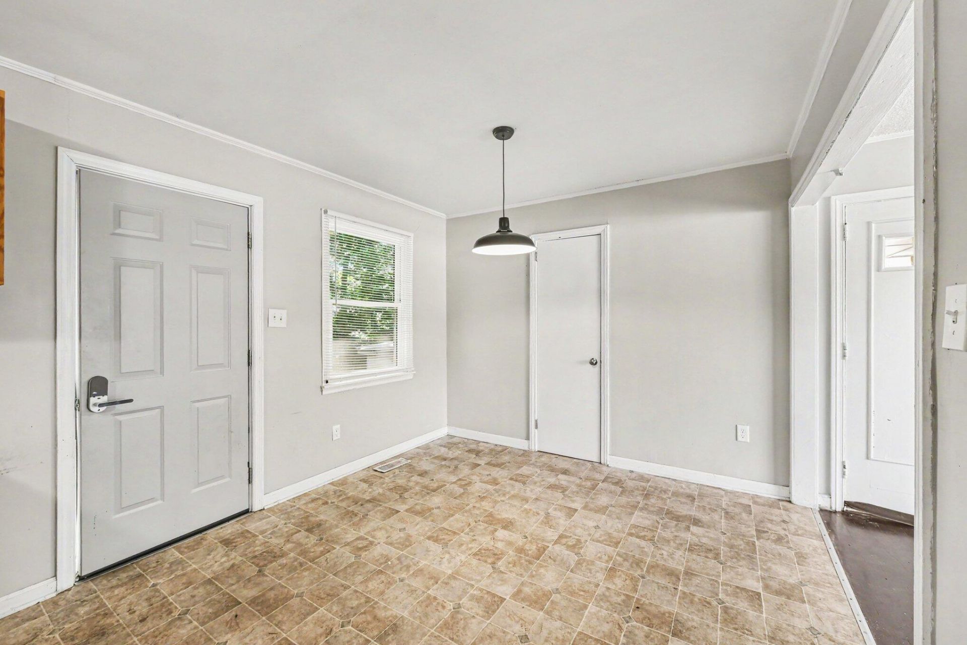 2755 Louise Drive Photo 9