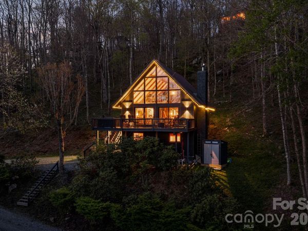 429 Green Cove Road , Sugar Mountain, NC 28604