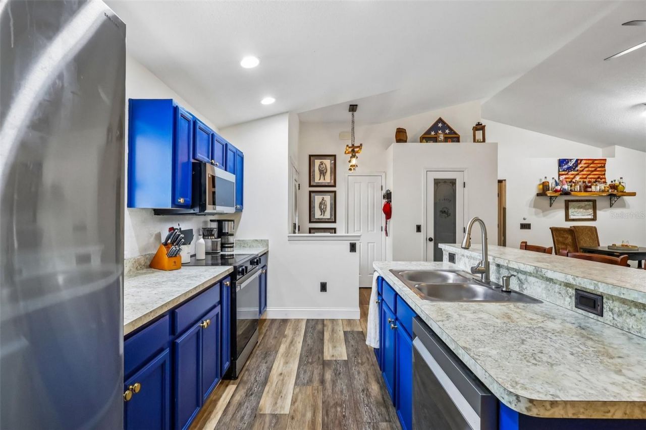 6401 E Warm Springs Avenue , Coleman, FL 33521 Photo