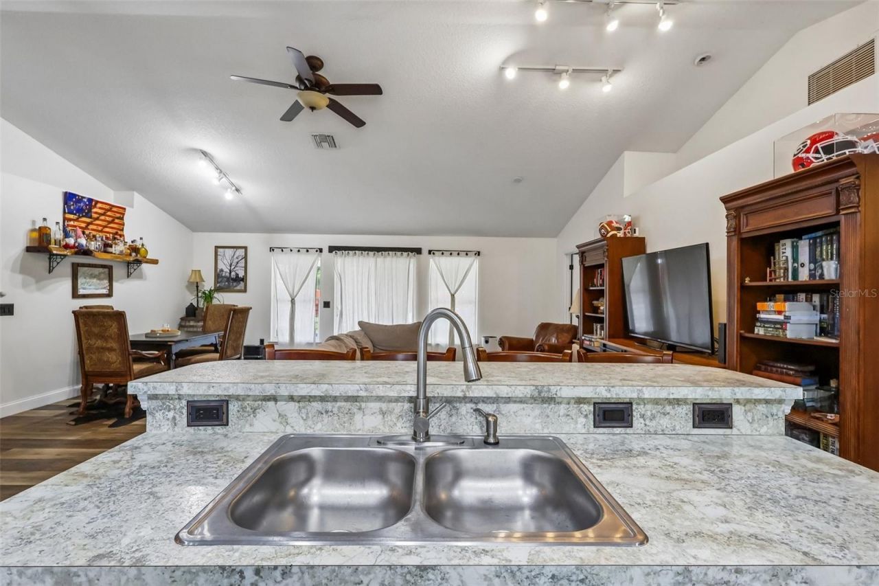 6401 E Warm Springs Avenue , Coleman, FL 33521 Photo