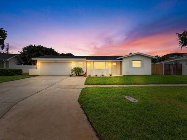 1563 EDEN ISLE BOULEVARD NE, ST PETERSBURG, FL 33704