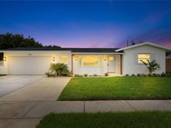 1563 EDEN ISLE BOULEVARD NE, ST PETERSBURG, FL 33704