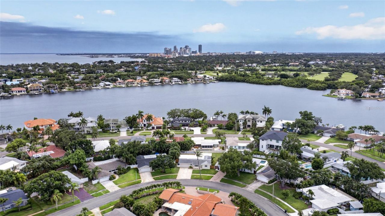 1563 Eden Isle Boulevard Ne, Saint Petersburg, FL 33704 Photo