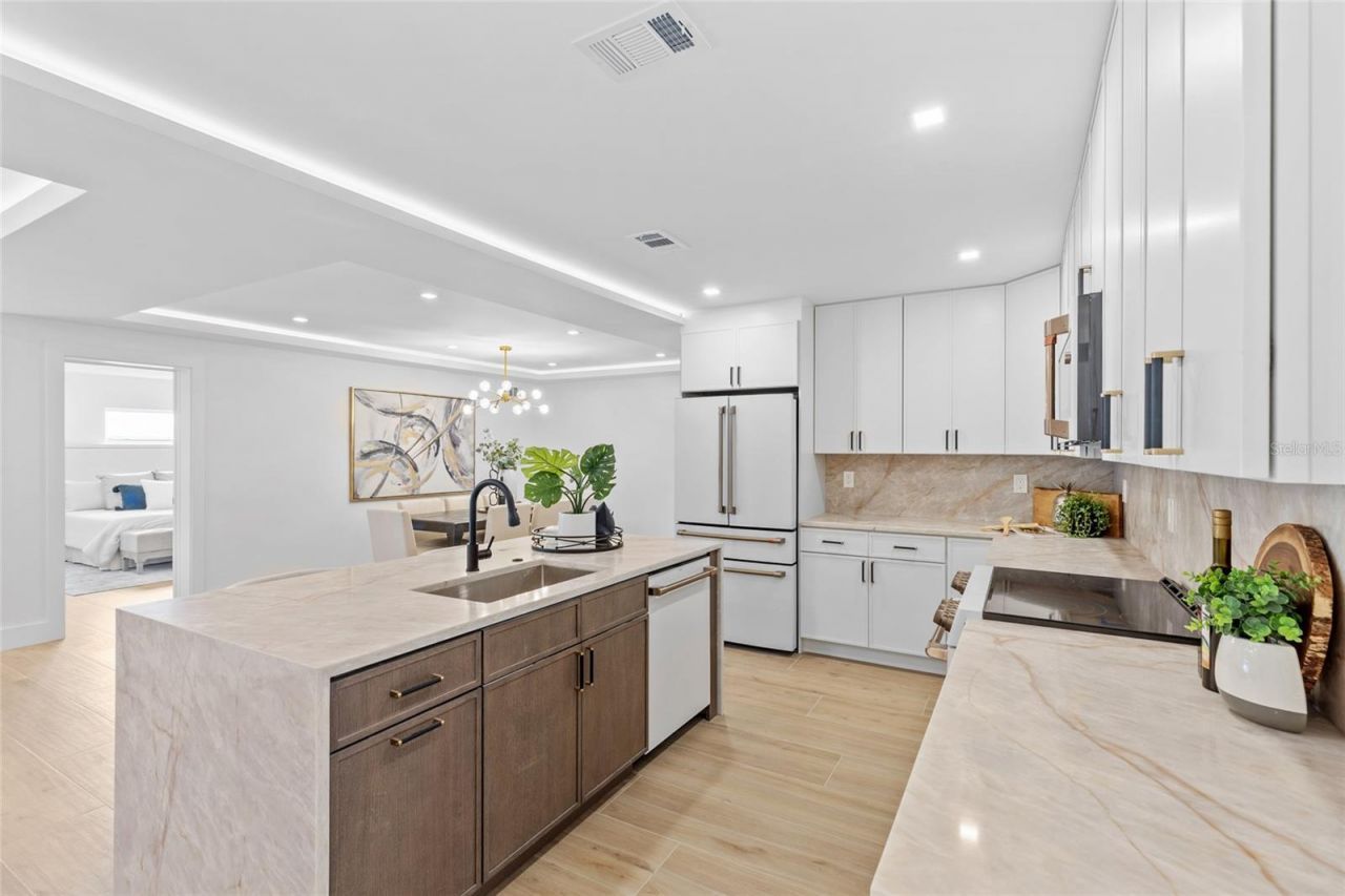 1563 Eden Isle Boulevard Ne, Saint Petersburg, FL 33704 Photo