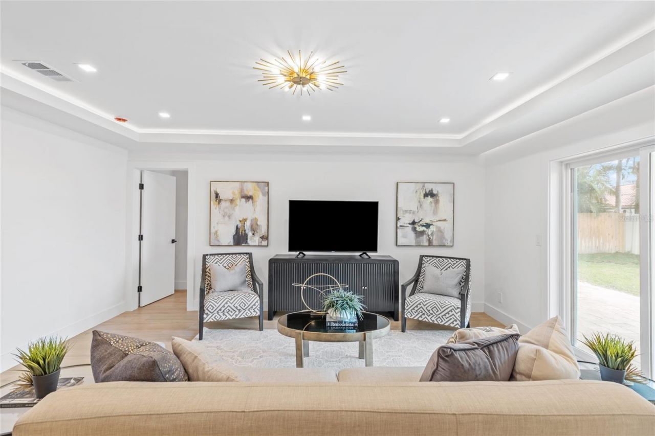 1563 Eden Isle Boulevard Ne, Saint Petersburg, FL 33704 Photo