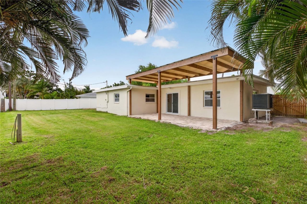 1563 Eden Isle Boulevard Ne, Saint Petersburg, FL 33704 Photo