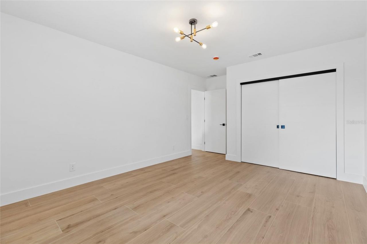 1563 Eden Isle Boulevard Ne, Saint Petersburg, FL 33704 Photo