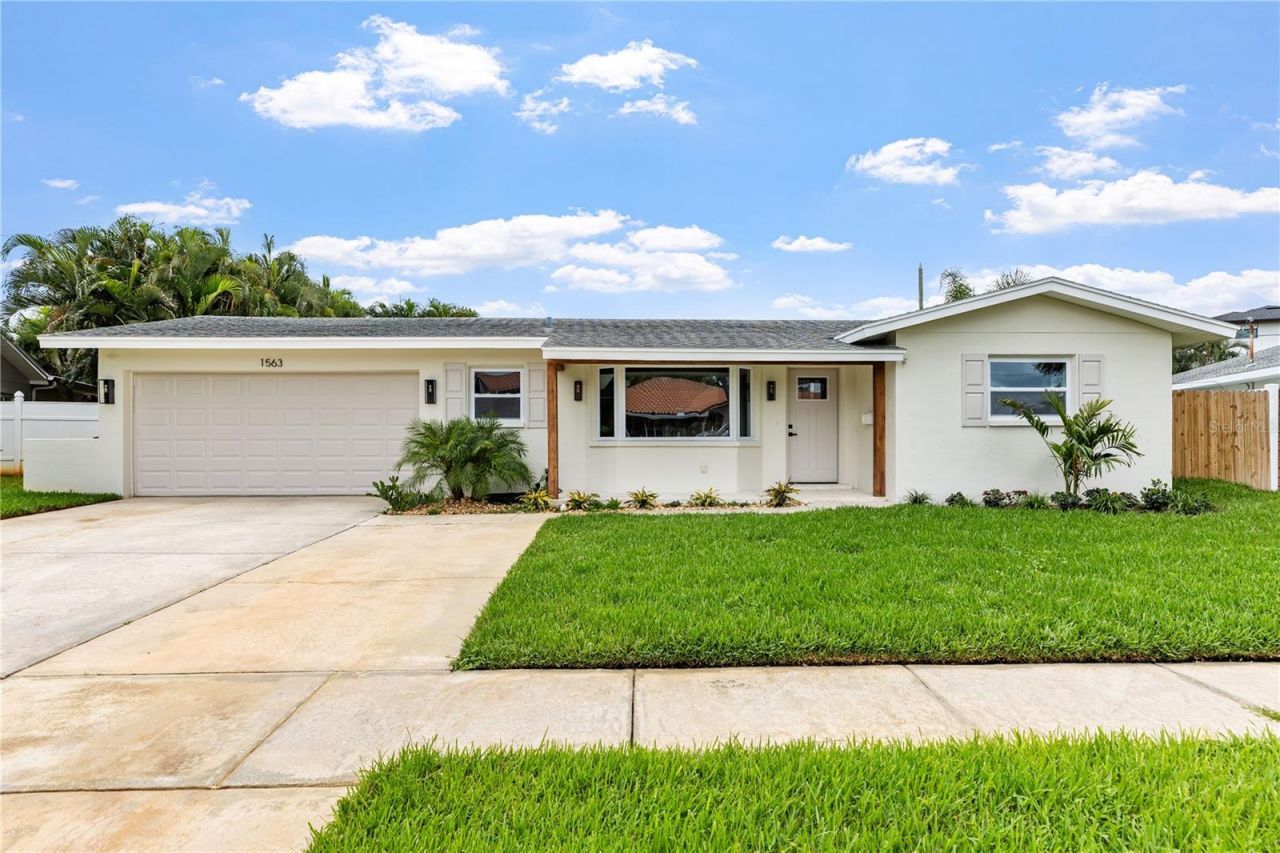 1563 Eden Isle Boulevard Ne, Saint Petersburg, FL 33704 Photo