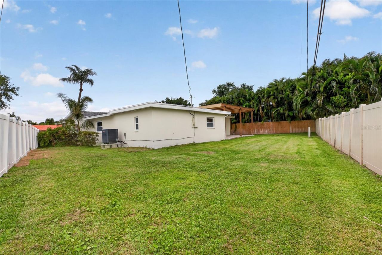 1563 Eden Isle Boulevard Ne, Saint Petersburg, FL 33704 Photo