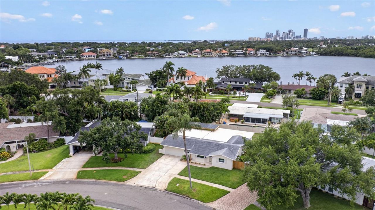 1563 Eden Isle Boulevard Ne, Saint Petersburg, FL 33704 Photo