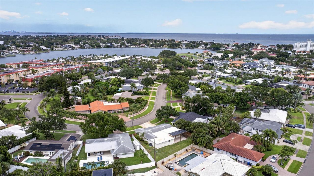 1563 Eden Isle Boulevard Ne, Saint Petersburg, FL 33704 Photo