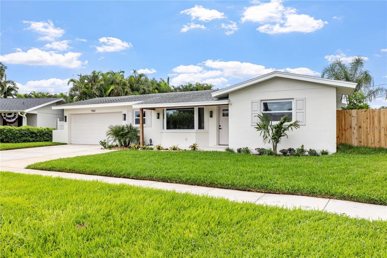1563 Eden Isle Boulevard Ne, Saint Petersburg, FL 33704 Photo