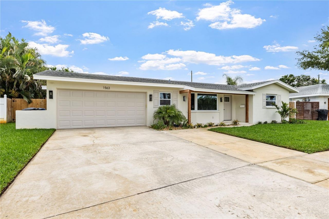 1563 Eden Isle Boulevard Ne, Saint Petersburg, FL 33704 Photo