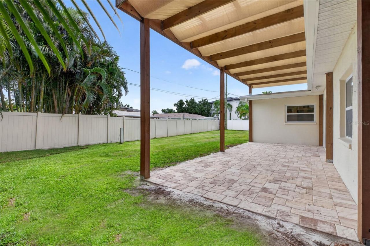 1563 Eden Isle Boulevard Ne, Saint Petersburg, FL 33704 Photo