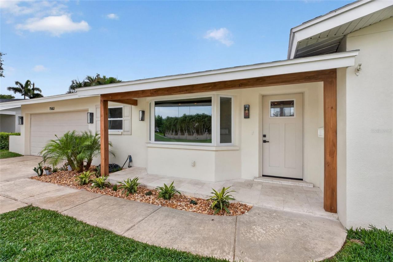 1563 Eden Isle Boulevard Ne, Saint Petersburg, FL 33704 Photo