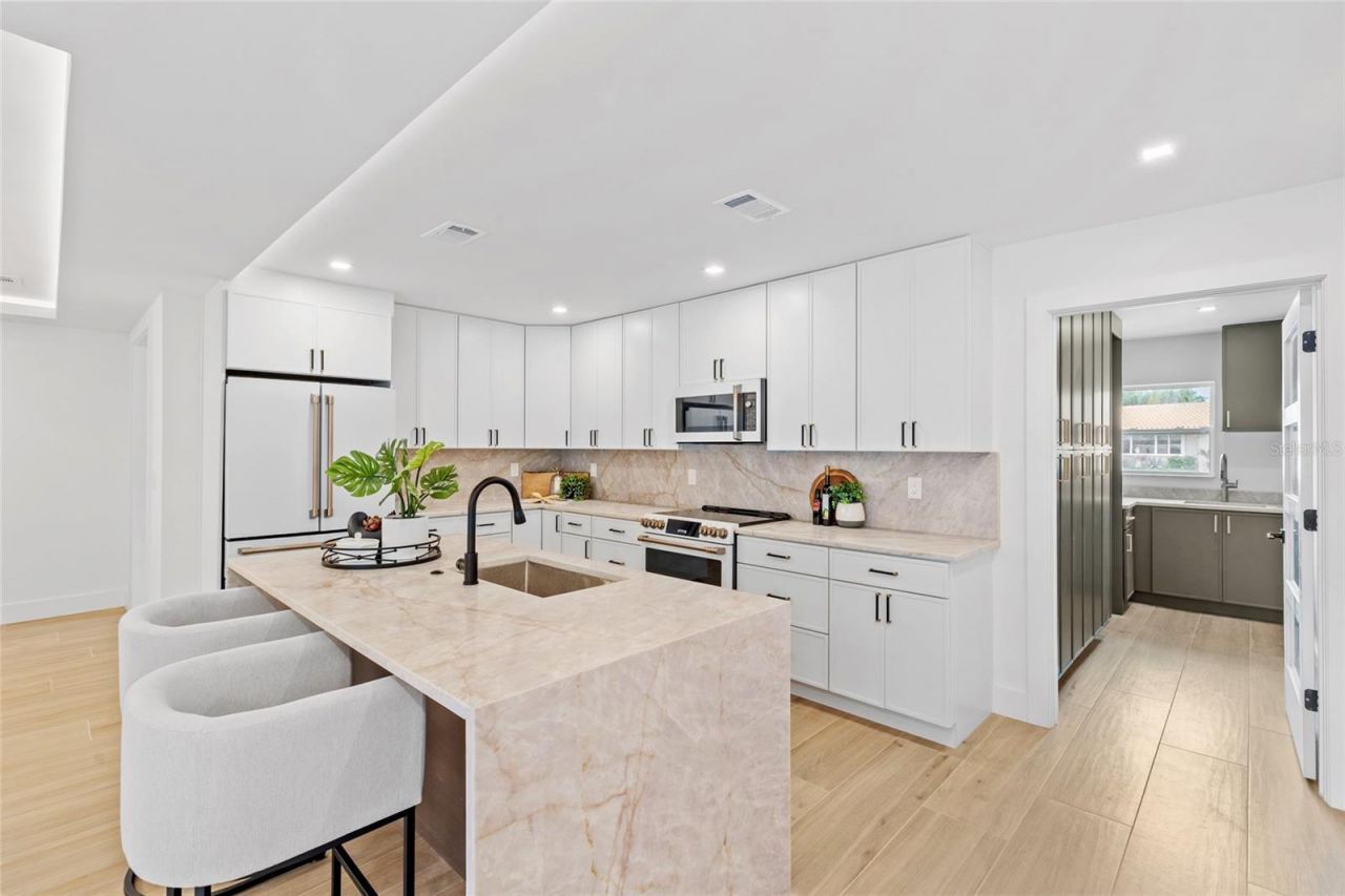 1563 Eden Isle Boulevard Ne, Saint Petersburg, FL 33704 Photo
