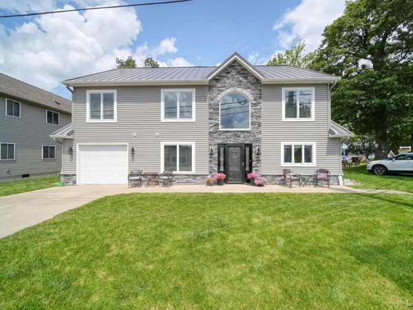 2892 Round Lake , Manitou Beach, MI 49253